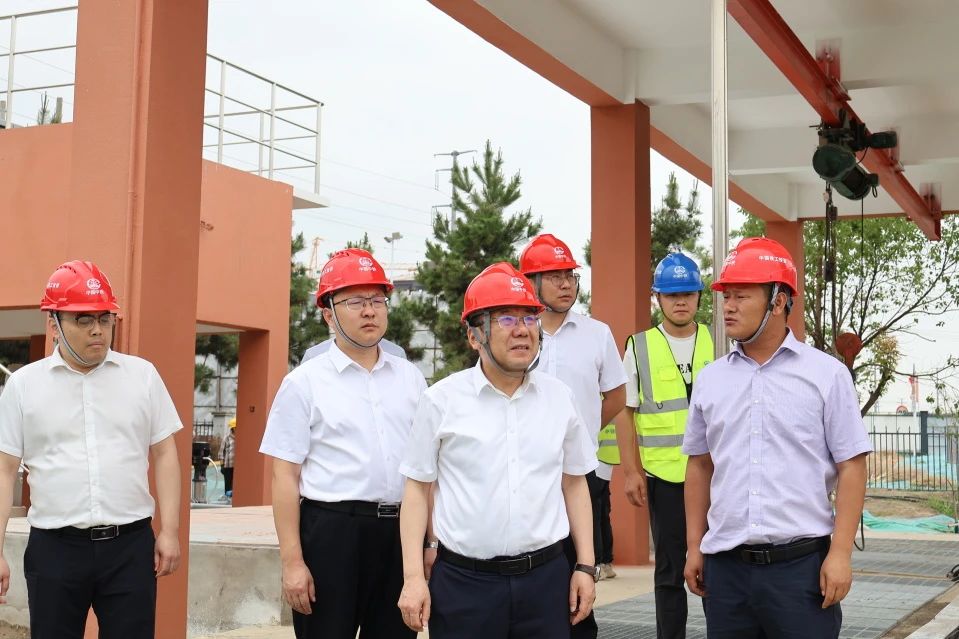 1752484664868231.jpg 公司党委书记、董事长李明华一行到姜堰项目、成都区域项目检查指导工作.jpg
