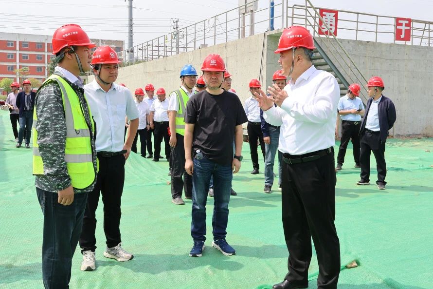 1752562767696101.jpg 泰州市金东城市建设投资集团党委书记、董事长陈祥到姜堰项目检查指导工作.jpg